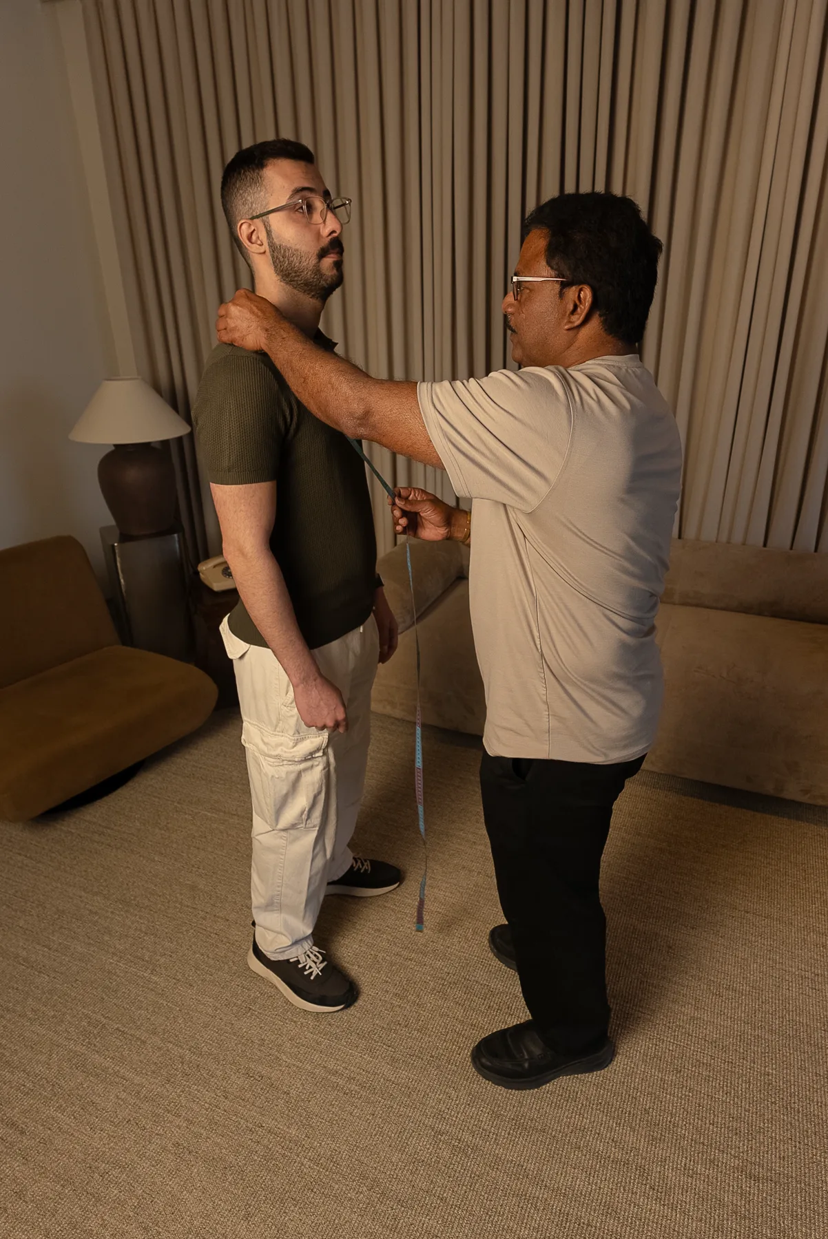 Home-service fitting — measuring a client at home.